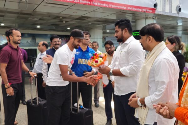 ଭୁବନେଶ୍ୱର ବିମାନବନ୍ଦର ରେ ଭାରତୀୟ ହକି ଟିମ୍ କୁ ଭବ୍ୟ ସ୍ୱାଗତ